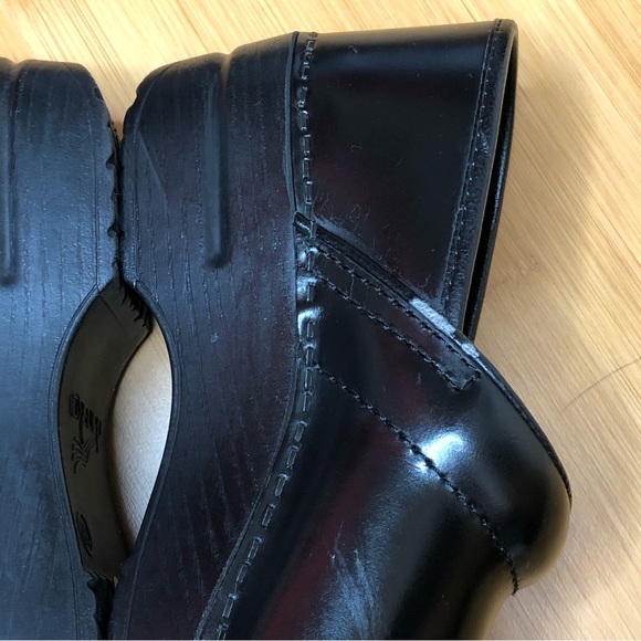 Dansko Black Leather Closed Back Clogs- 38 - Picture 4 of 9